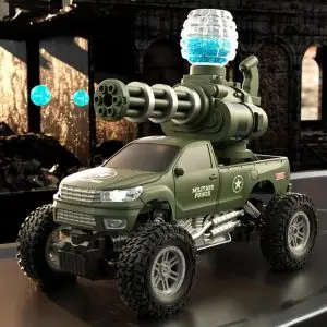 Воен автомобил со лансирач на водени бомби